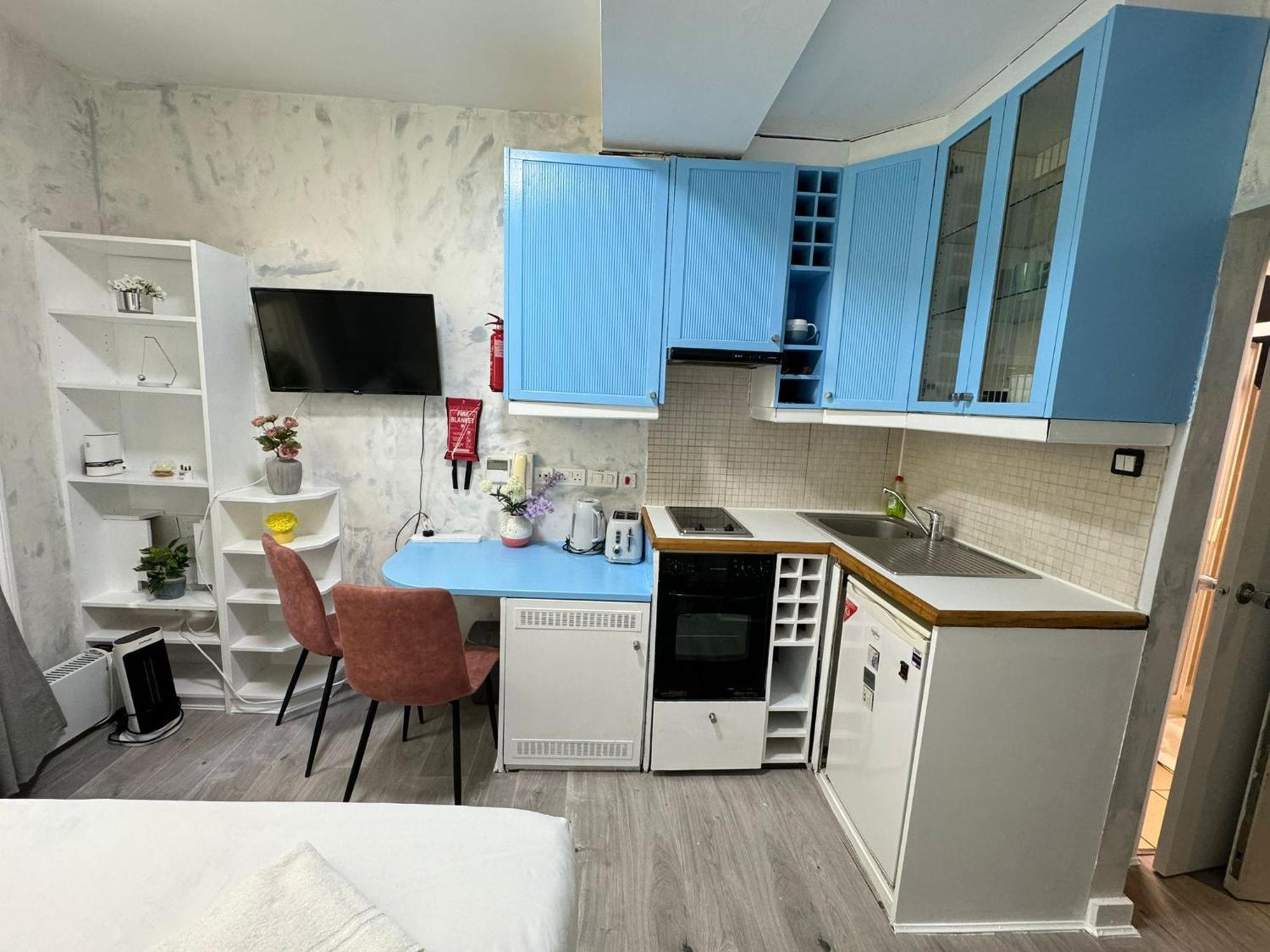 Portobello Road Artistic Studios 'Budget' London Bilik gambar