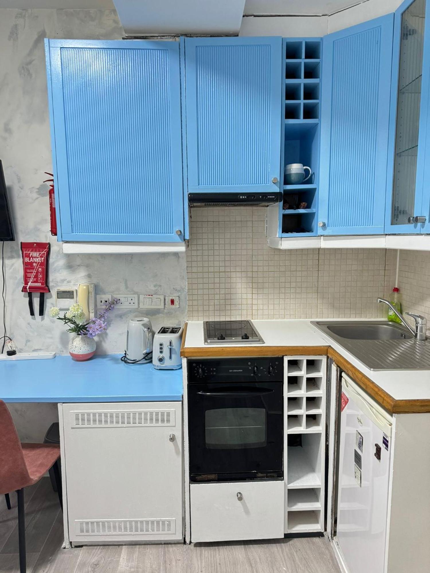 Portobello Road Artistic Studios 'Budget' London Bilik gambar