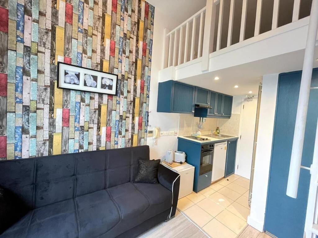 Portobello Road Artistic Studios 'Budget' London Bilik gambar