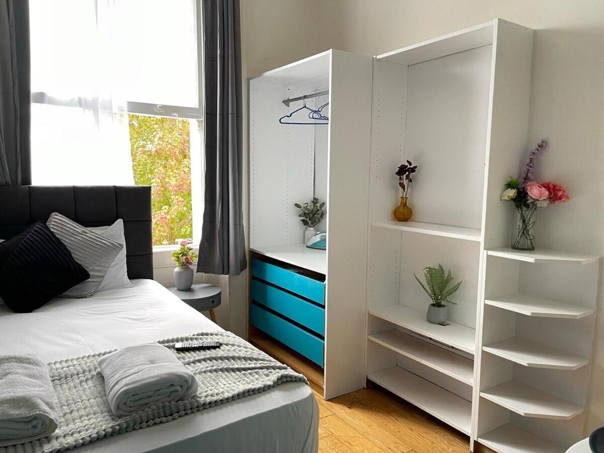 Portobello Road Artistic Studios 'Budget' London Bilik gambar
