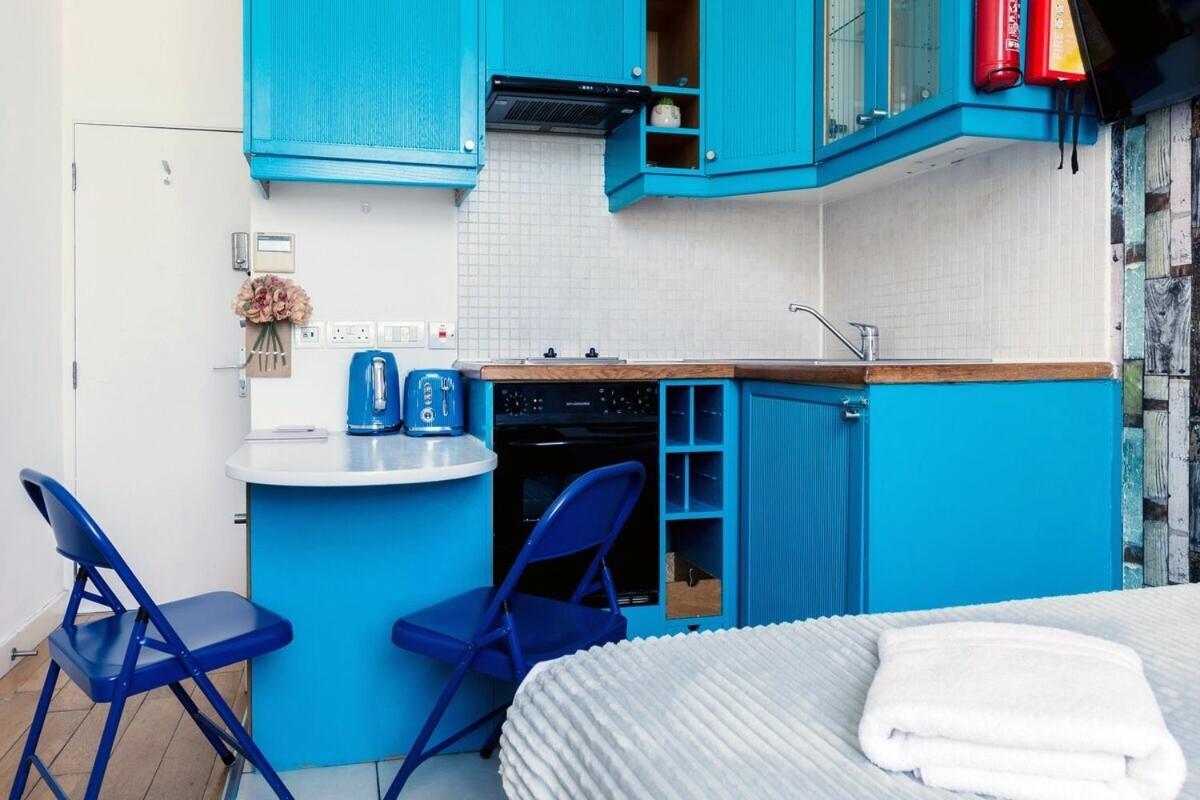 Portobello Road Artistic Studios 'Budget' London Bilik gambar