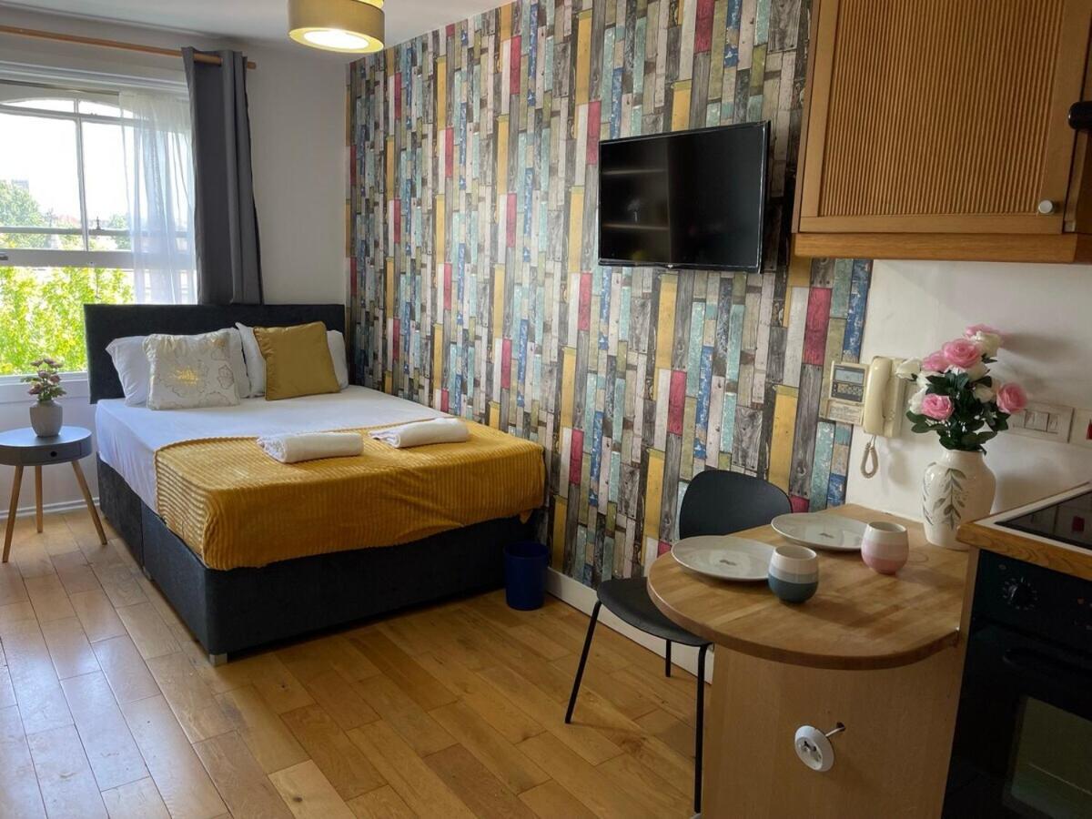 Portobello Road Artistic Studios 'Budget' London Bilik gambar