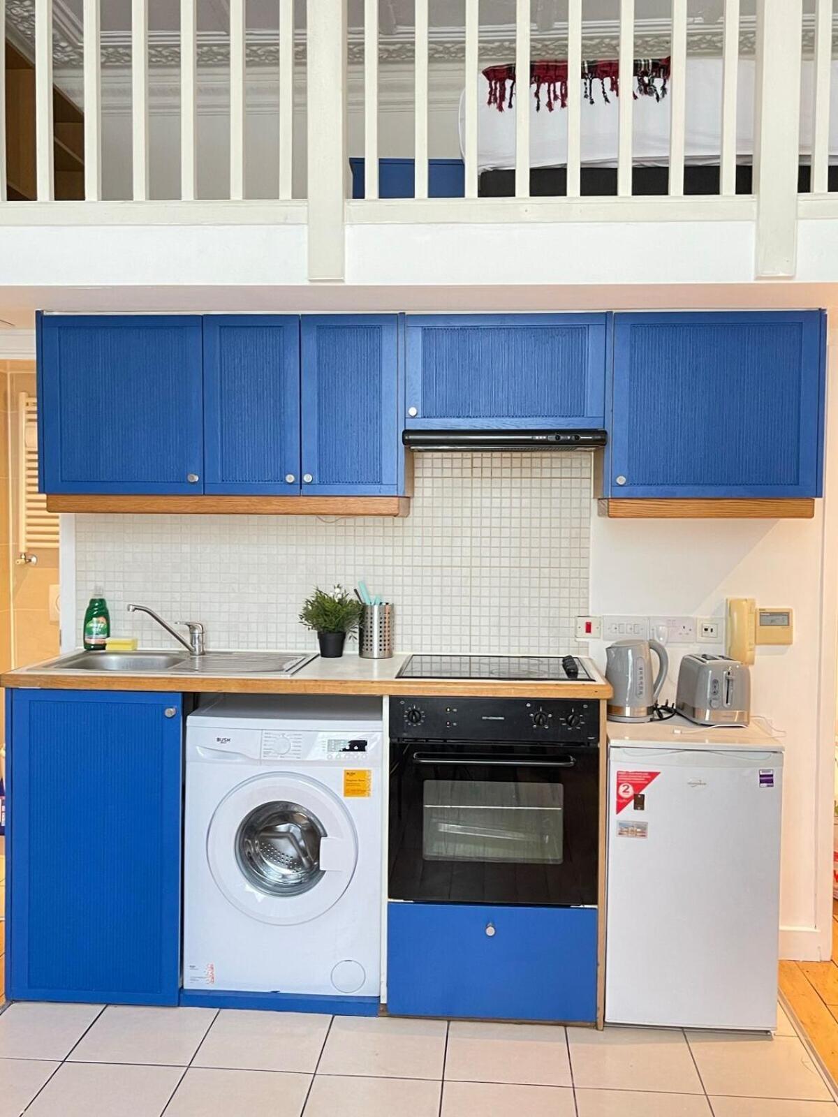 Portobello Road Artistic Studios 'Budget' London Bilik gambar
