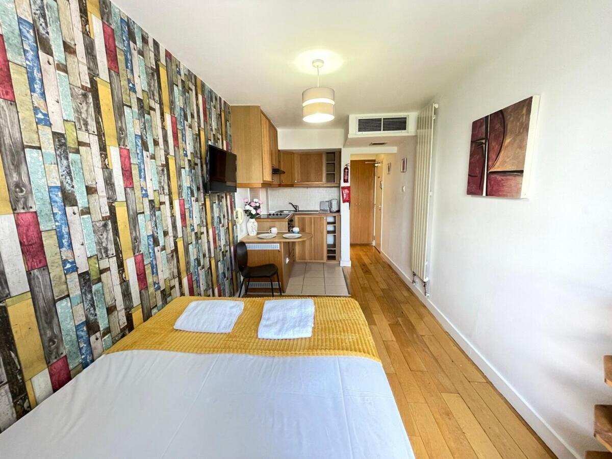 Portobello Road Artistic Studios 'Budget' London Bilik gambar