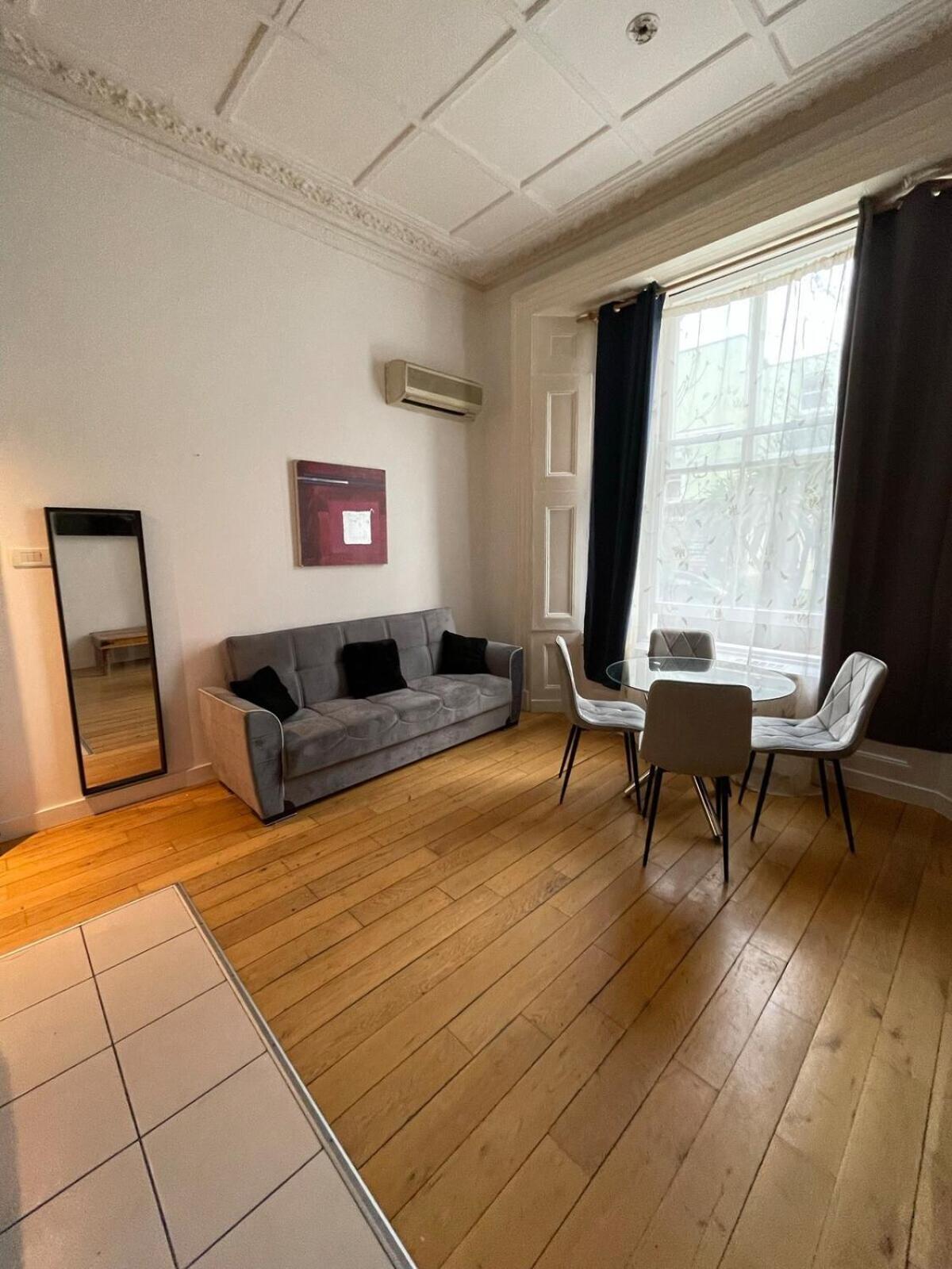 Portobello Road Artistic Studios 'Budget' London Bilik gambar