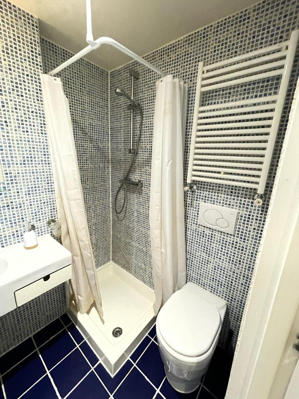 Portobello Road Artistic Studios 'Budget' London Bilik gambar