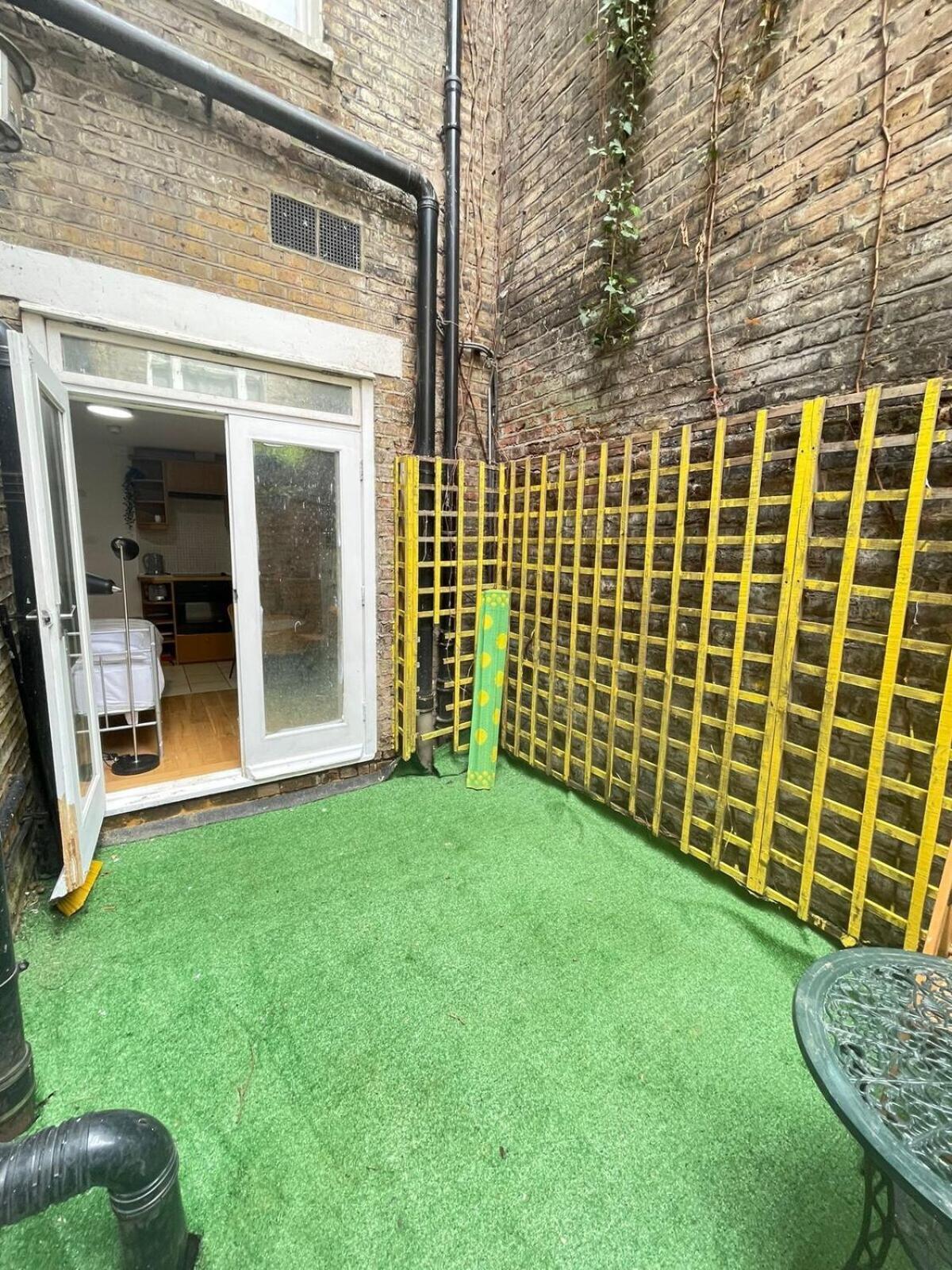 Portobello Road Artistic Studios 'Budget' London Bilik gambar