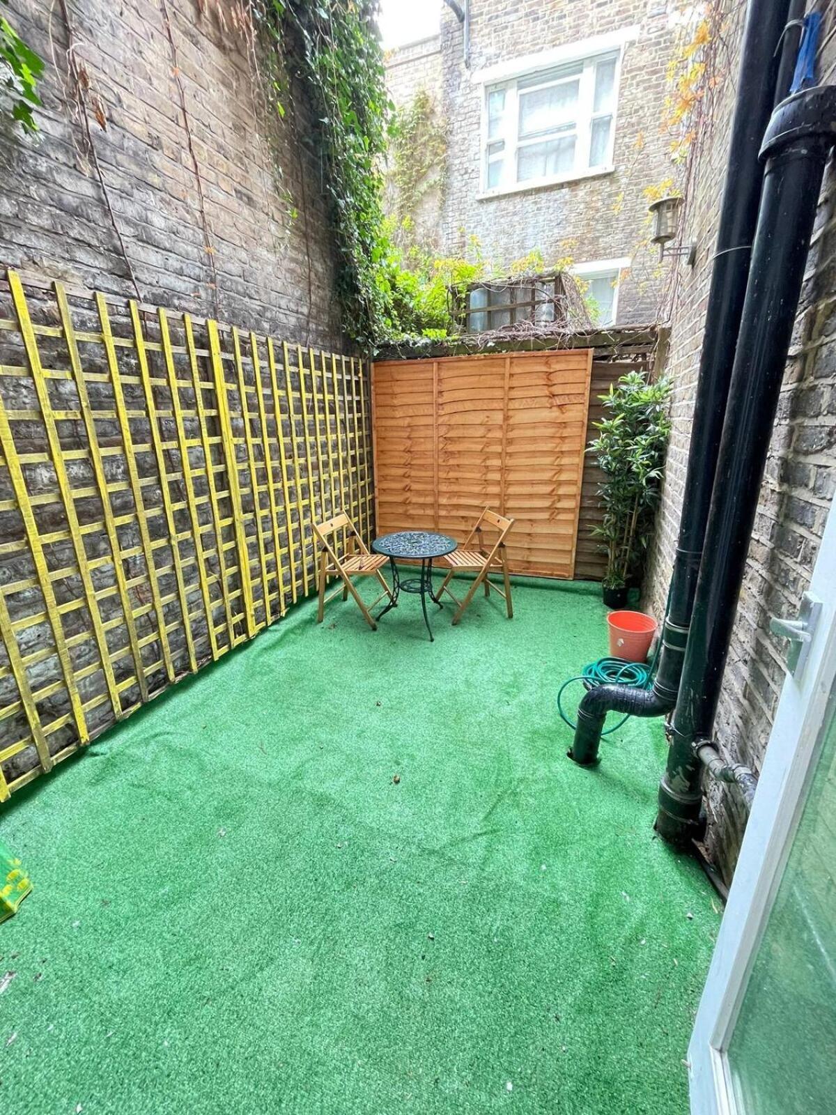Portobello Road Artistic Studios 'Budget' London Bilik gambar